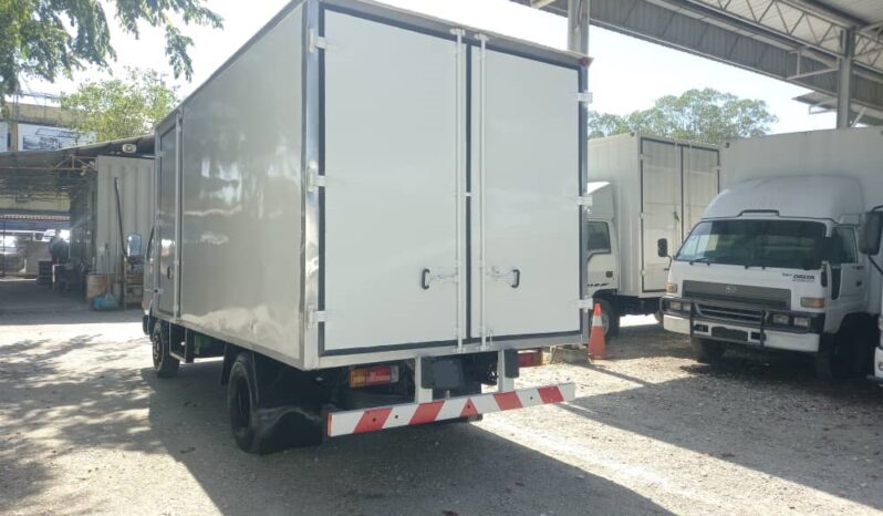 2006 Nissan UD YU41H4 Fiber Box 14′ full